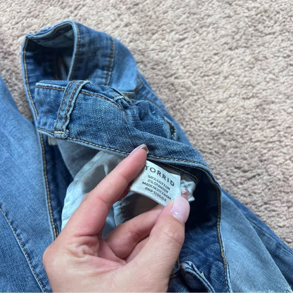 Torrid Jeans Womens Blue Denim Boyfriend Distressed Straight Leg Stretch Size 20 - Picture 5 of 7